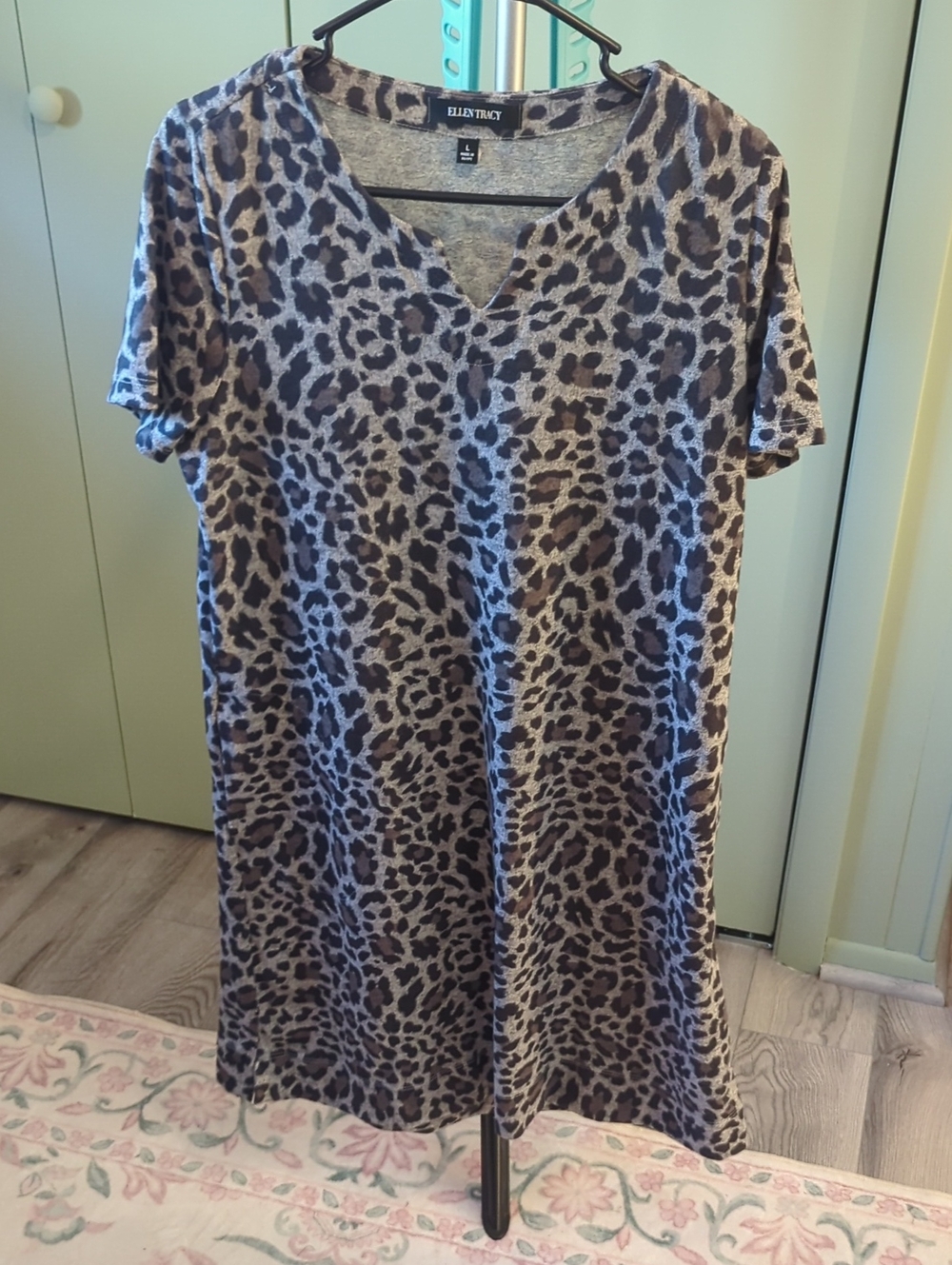 Ellen Tracy Leopard Print V-Neck Short Sleeve Tunic in Gray and Brown